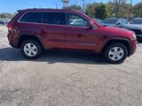 Used 2017 Jeep Grand Cherokee Laredo image 4