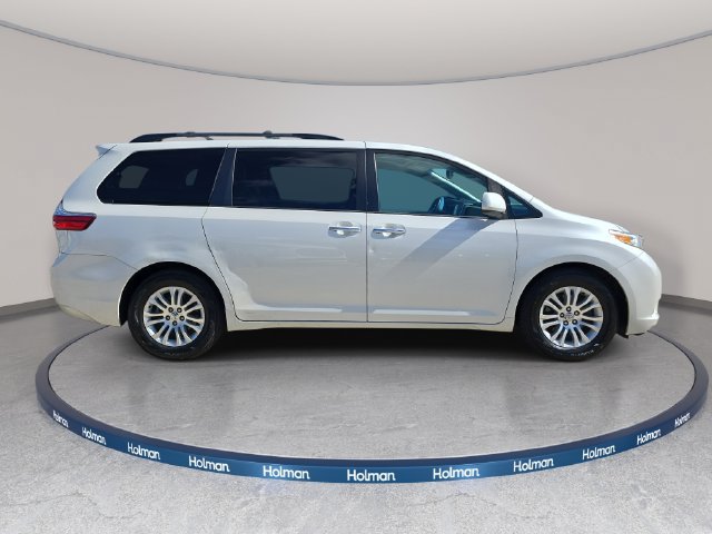 Used 2017 Toyota Sienna XLE FWD image 5