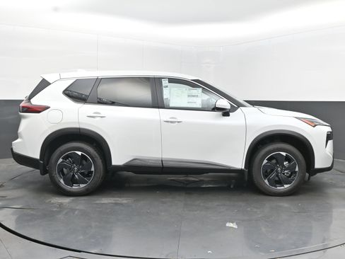 New 2026 Nissan Rogue SV image 8