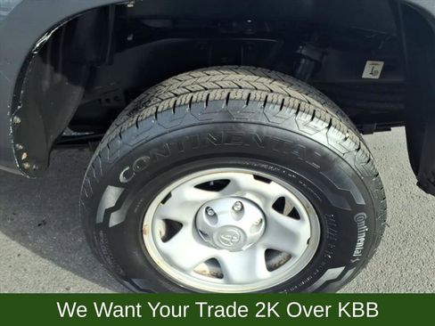 Used 2018 Toyota Tacoma SR image 21