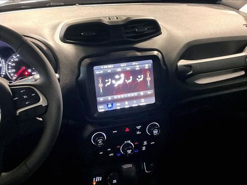 Used 2023 Jeep Renegade Latitude image 6