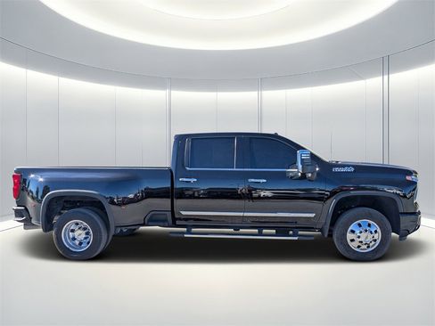 Used 2025 Chevrolet Silverado 3500 High Country w/ High Country Premium Package image 3