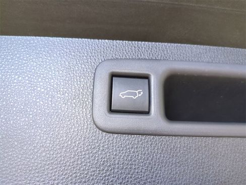 Used 2022 Toyota Highlander XLE image 15