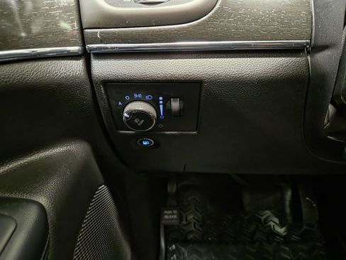 Used 2018 Jeep Grand Cherokee Limited image 22