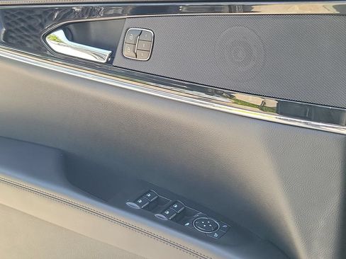Used 2023 Lincoln Nautilus FWD w/ Premium Package image 18