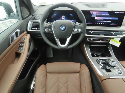 Used 2026 BMW X5 xDrive50e w/ Executive Package image 11