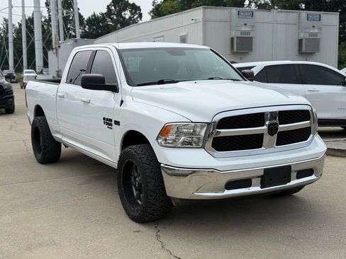 Used 2019 RAM 1500 Classic SLT AWD/4WD image 4