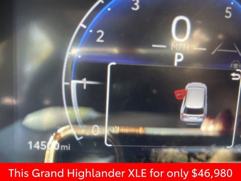 Used 2025 Toyota Grand Highlander AWD image 16