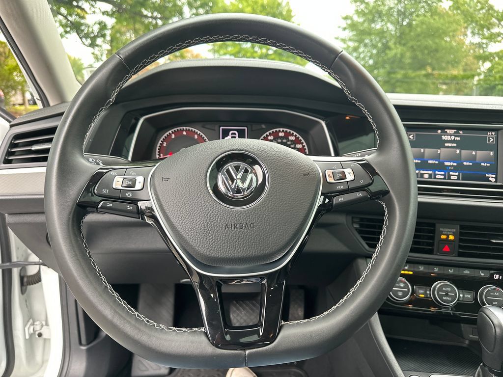 Used 2021 Volkswagen Jetta SE FWD image 12