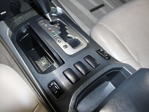Used 2004 Toyota 4Runner Limited w/ Preferred Accessory Pkg RWD image 16