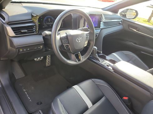 Used 2025 Toyota Camry SE image 18