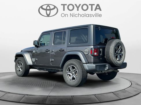Used 2018 Jeep Wrangler Unlimited Sport S AWD/4WD image 3