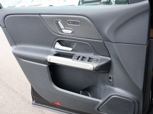 New 2025 Mercedes-Benz GLB 250 4MATIC image 37