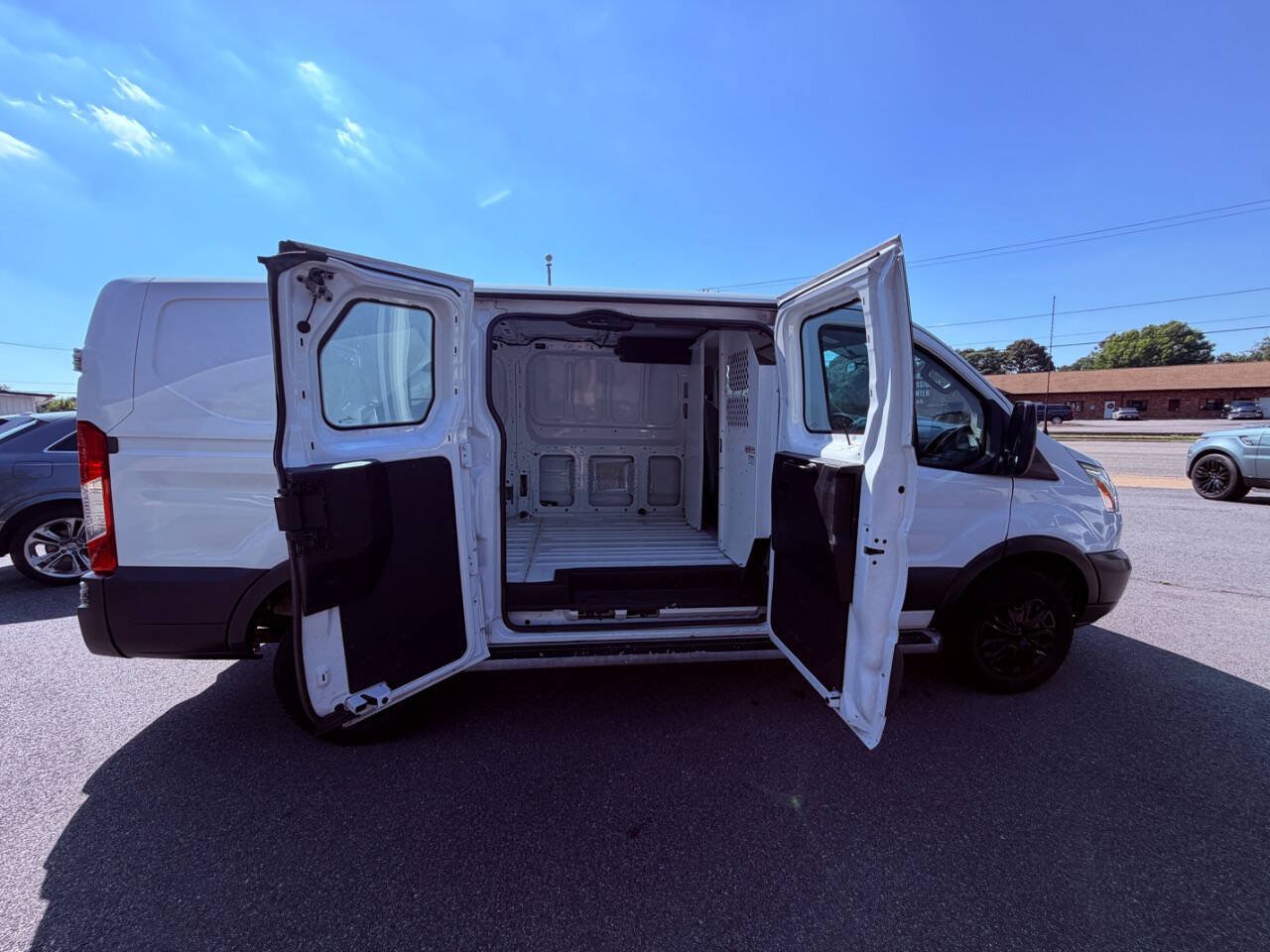 Used 2015 Ford Transit 250 130 Low Roof w/ Exterior Upgrade Package RWD image 34