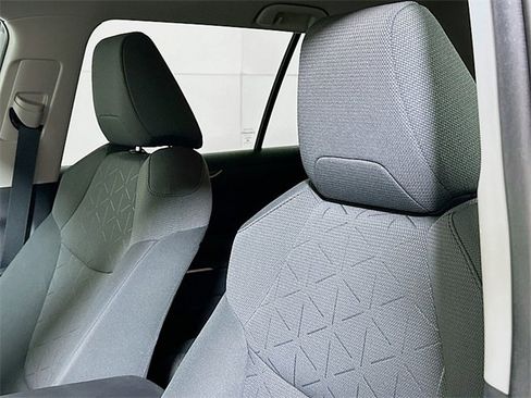 Used 2021 Toyota RAV4 XLE image 19