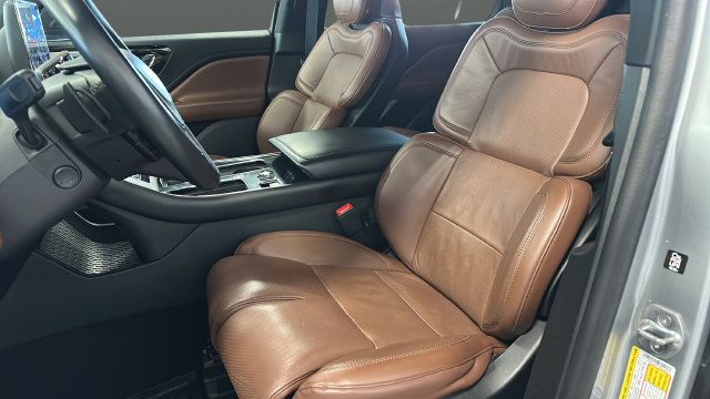 Used 2023 Lincoln Aviator Grand Touring w/ Equipment Group 301A AWD/4WD image 9