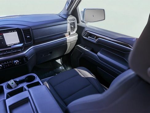 Used 2024 GMC Sierra 1500 SLE image 29