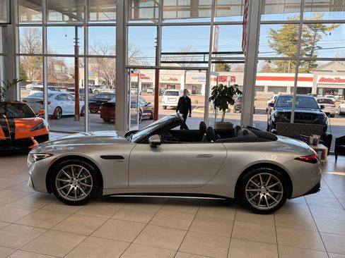 Used 2023 Mercedes-Benz SL 43 AMG w/ Driver Assistance Package image 3