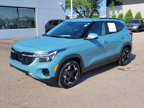 Used 2024 Kia Seltos EX FWD image 2