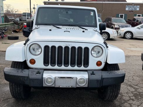 Used 2013 Jeep Wrangler Unlimited Sahara w/ Max Tow Pkg AWD/4WD image 2