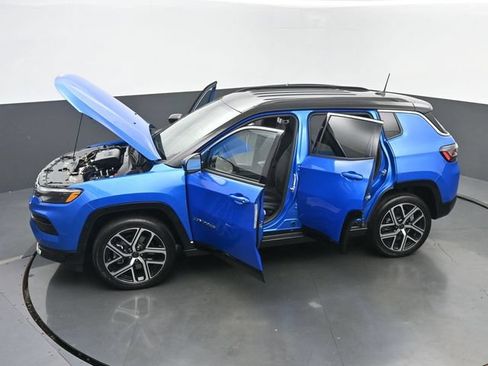 Used 2025 Jeep Compass Limited w/ Elite Group AWD/4WD image 61