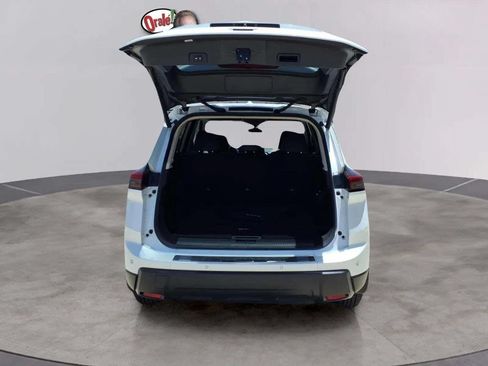 Used 2024 Nissan Rogue SV w/ SV Premium Package FWD image 19