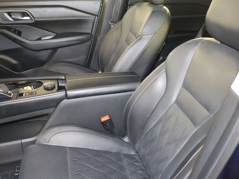 Used 2024 Nissan Rogue Platinum w/ Platinum Premium Package image 40