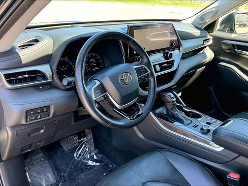 Used 2023 Toyota Highlander Platinum image 18