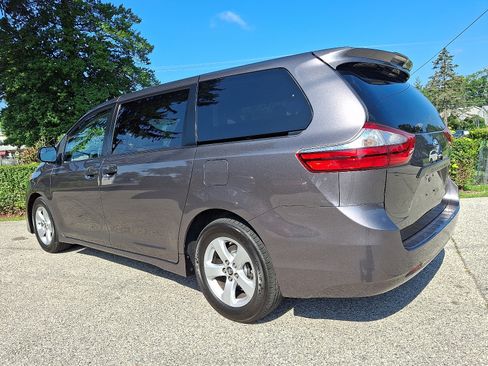 Used 2019 Toyota Sienna L image 4