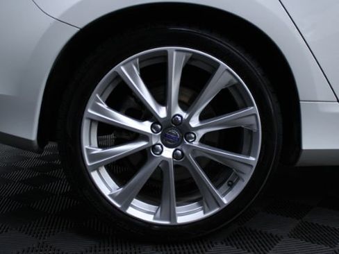 Used 2016 Volvo S60 T5 Inscription Platinum image 5