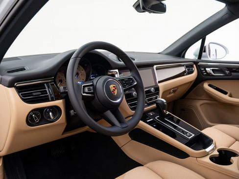 New 2026 Porsche Macan image 4