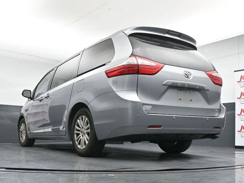 Used 2016 Toyota Sienna XLE Premium FWD image 21