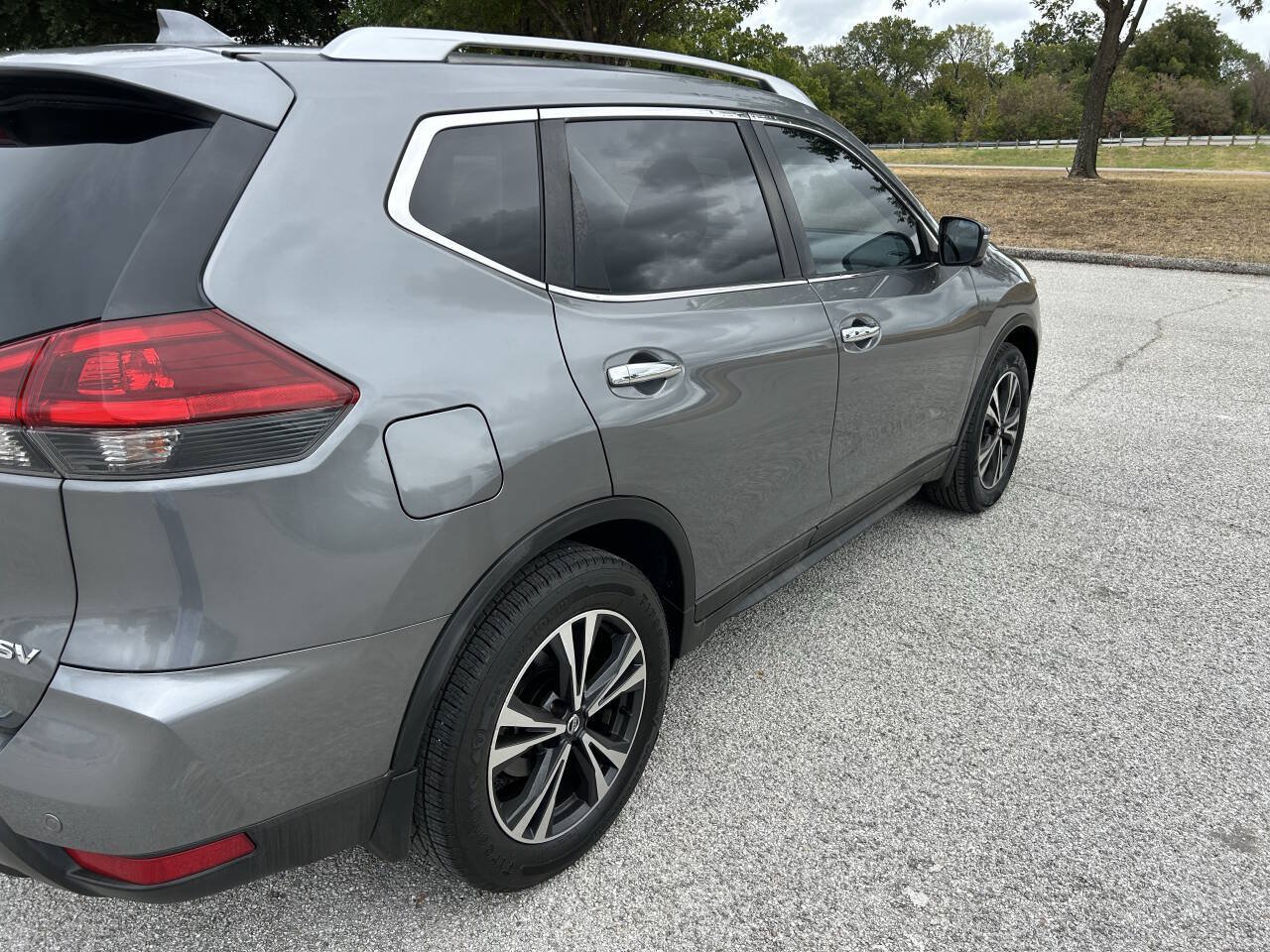 Used 2019 Nissan Rogue SV w/ Premium Package FWD image 12