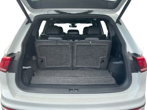 Used 2022 Volkswagen Tiguan SE R-Line FWD image 24