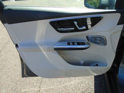 Used 2023 Mercedes-Benz GLC 300 4MATIC image 6