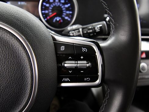 Certified 2024 Kia Carnival LX image 22