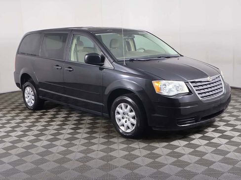 Used 2008 Chrysler Town & Country LX image 32