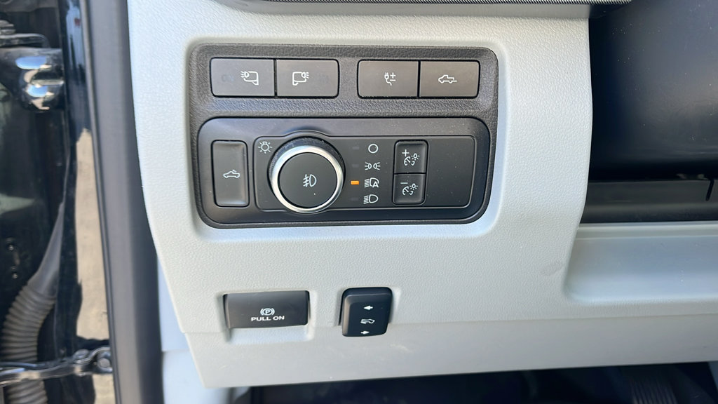 Used 2024 Ford F350 Limited AWD/4WD image 11