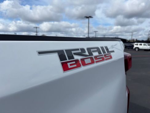 Used 2021 Chevrolet Silverado 1500 LT Trail Boss w/ Convenience Package II AWD/4WD image 31