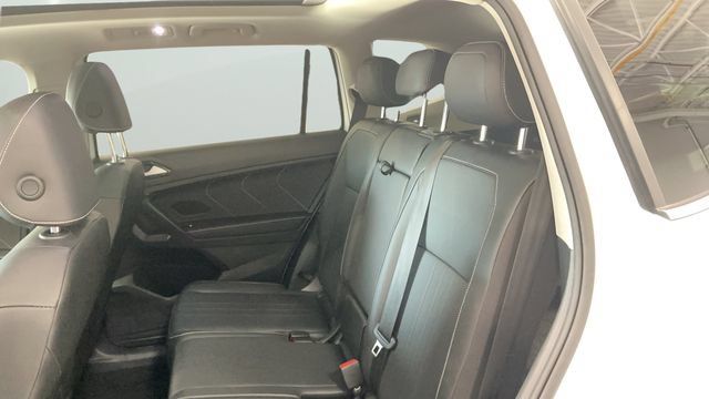 Used 2022 Volkswagen Tiguan SE AWD/4WD image 15