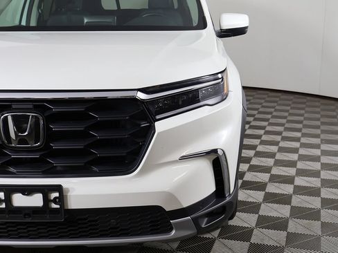 Used 2025 Honda Pilot EX-L image 14