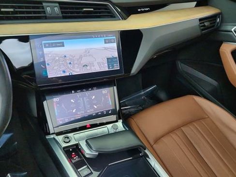 Used 2024 Audi Q8 e-tron Premium Plus w/ Premium Plus Package image 42