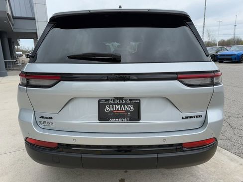 Used 2024 Jeep Grand Cherokee Limited w/ Black Appearance Package image 6