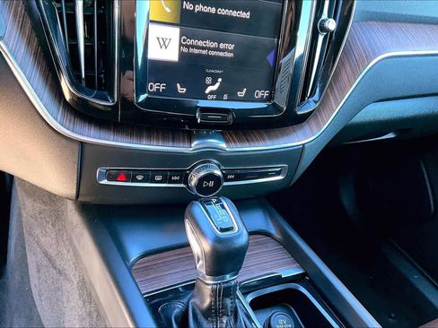 Used 2021 Volvo XC60 T5 Momentum image 21