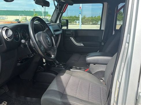 Used 2012 Jeep Wrangler Unlimited Sahara w/ Dual Top Group AWD/4WD image 16