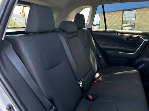 Used 2022 Toyota RAV4 LE image 12