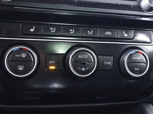 Used 2017 Volkswagen Jetta SEL FWD image 23