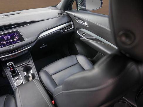 Used 2020 Cadillac XT4 Premium Luxury image 28