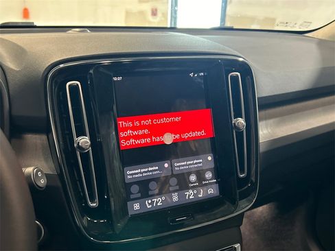 New 2026 Volvo XC40 B5 Core w/ Protection Package Premier image 16