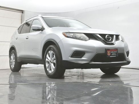 Used 2015 Nissan Rogue SV AWD/4WD image 29